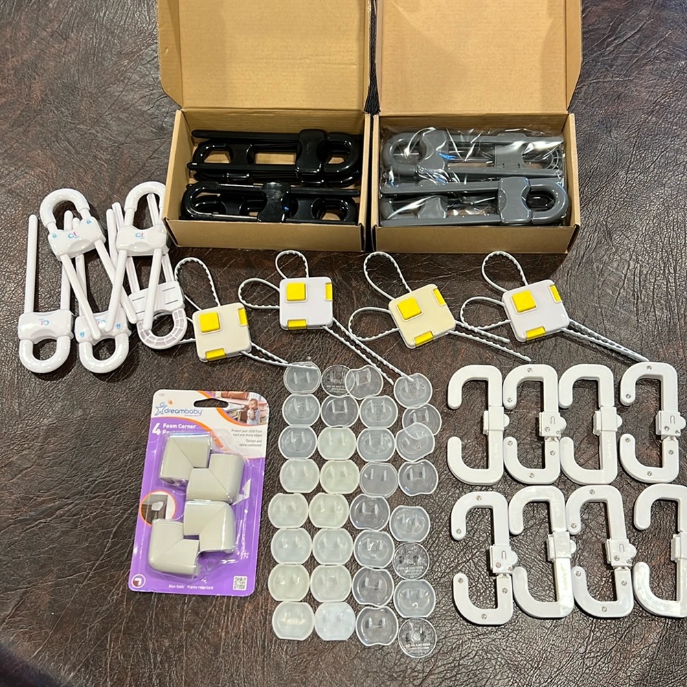 BABY PROOFING PACKAGE (Door Locks, outlet covers & foam corner protectors)